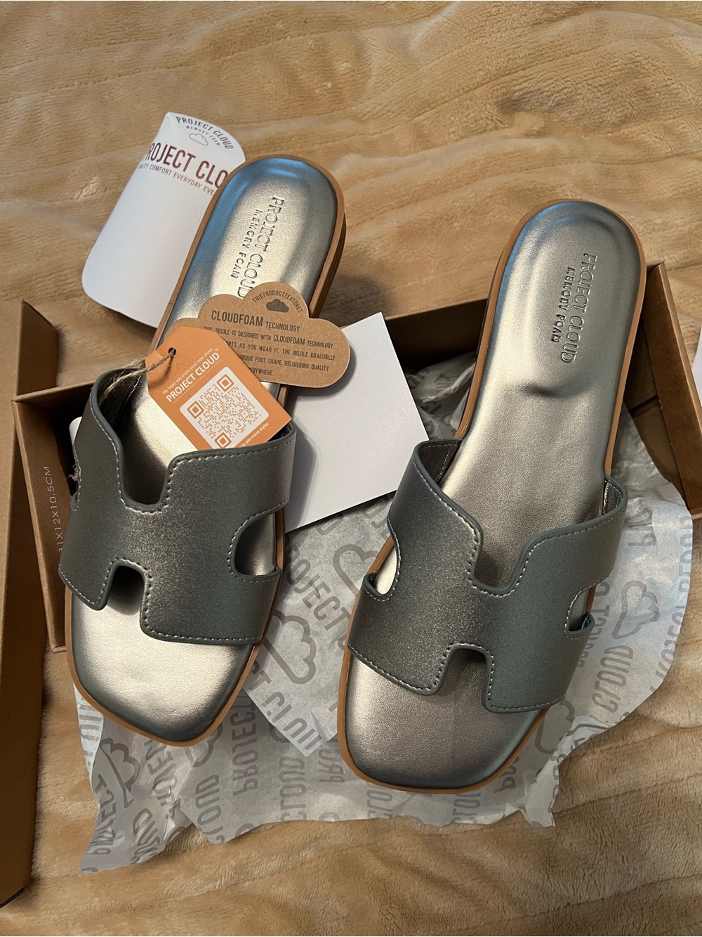 Project Cloud Metallic Silver Slide Sandals — Women's Cushioned Slides